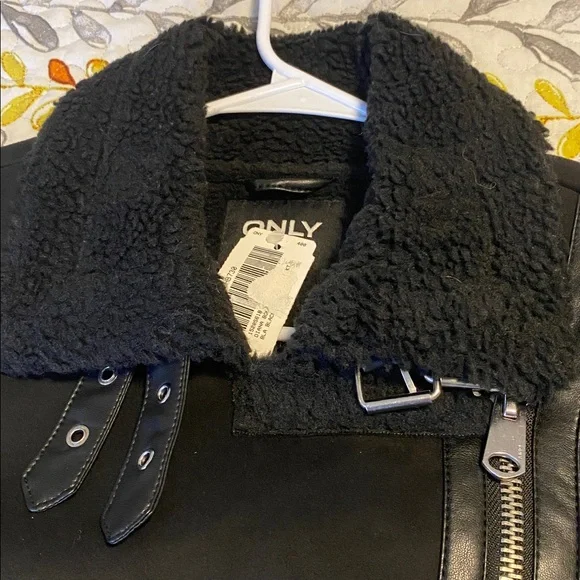 Black winter jacket by Only. NWT, biker style, pockets - Picture 4 of 11